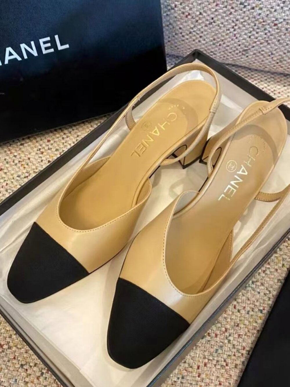 CHANEL Two-Tone Lambskin & Canvas Slingback Block Heel Pumps - Picture 4 of 9